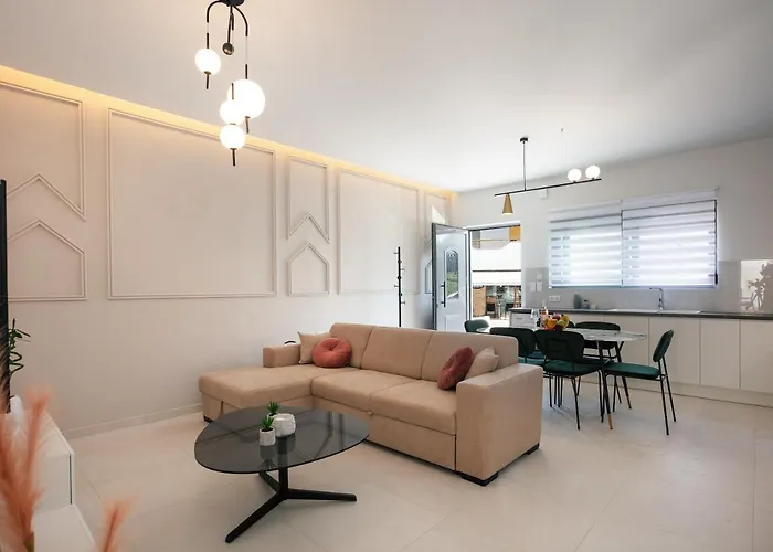Kalopsia Home